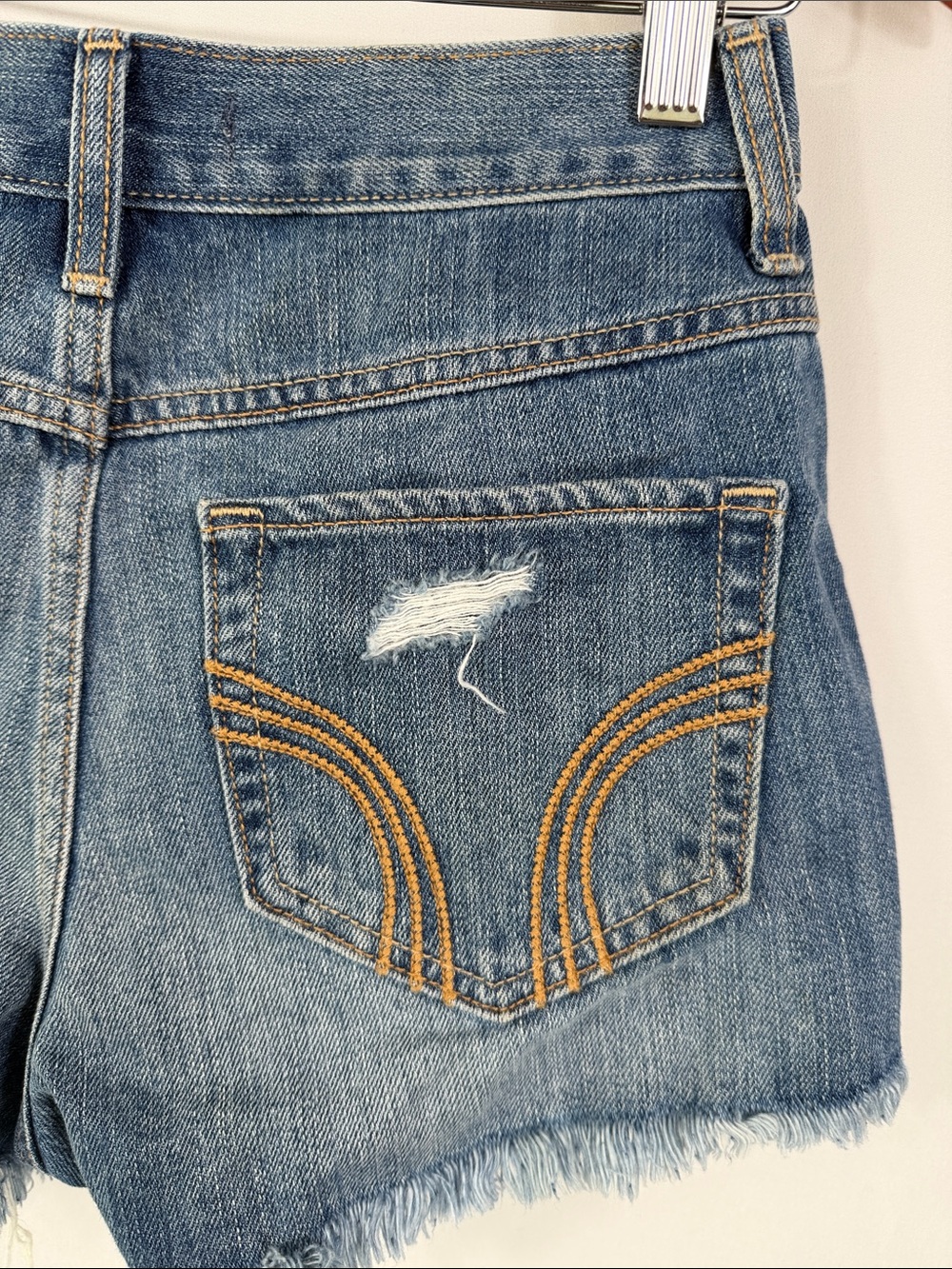 Hollister NWT High Rise Short Short Distressed Denim Shorts Frayed Size 3 / W26 - Picture 5 of 11